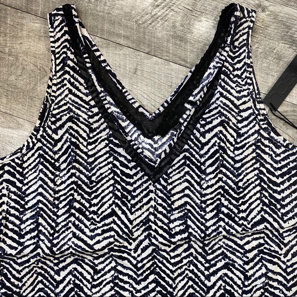 Joe’s jeans white and black chevron print tank top 4FOR 40 - Picture 2 of 5